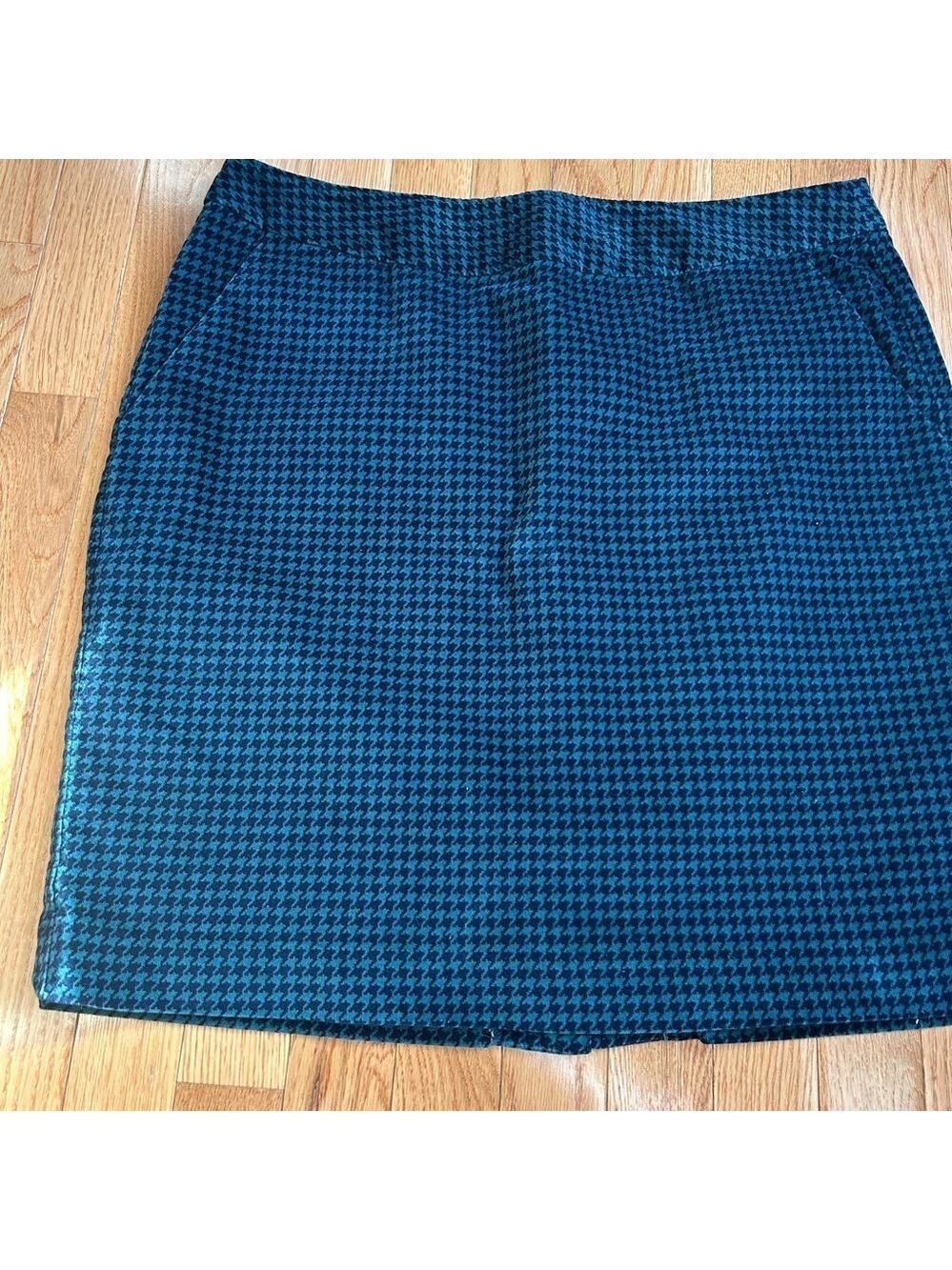 Women’s L.L. Bean Favorite Fit Skirt 14 Blue Green Velvet Feel Preppy Pencil